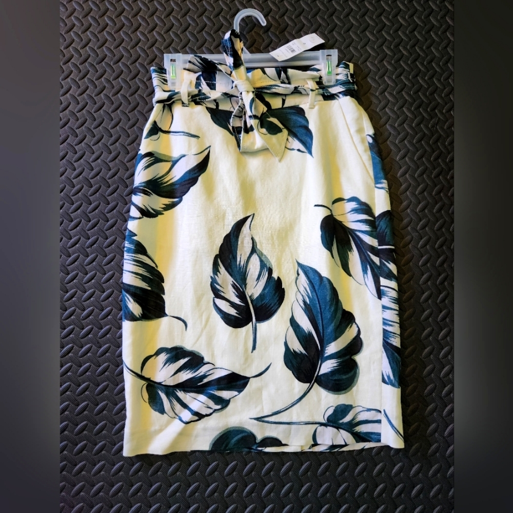 Ann Taylor cream pencil skirt sz 0